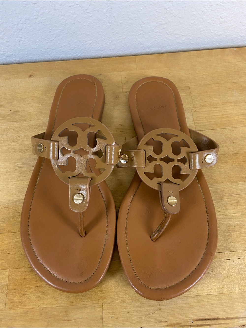 Tory Burch Preppy Tan Leather Miller Sandal Flip Flops Size 9